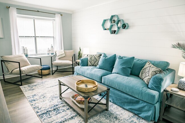 Foto del edificio - Fully Renovated 2 Bedroom Townhome in a Co...