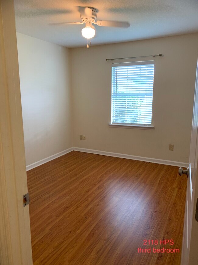 Building Photo - 2118 Hamilton Plz S