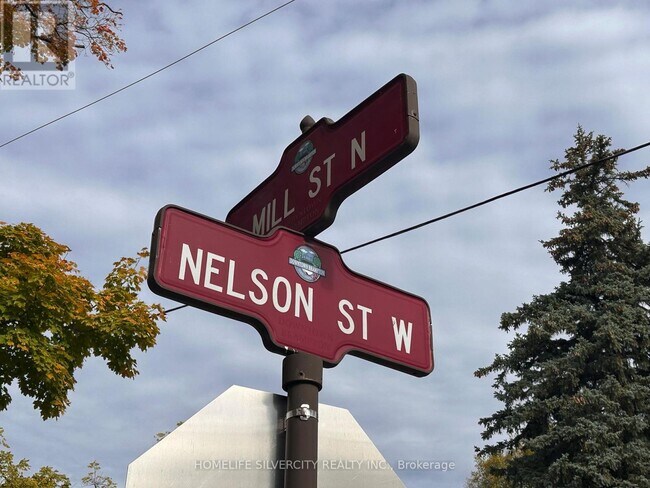 Photo du bâtiment - 50 Nelson St W