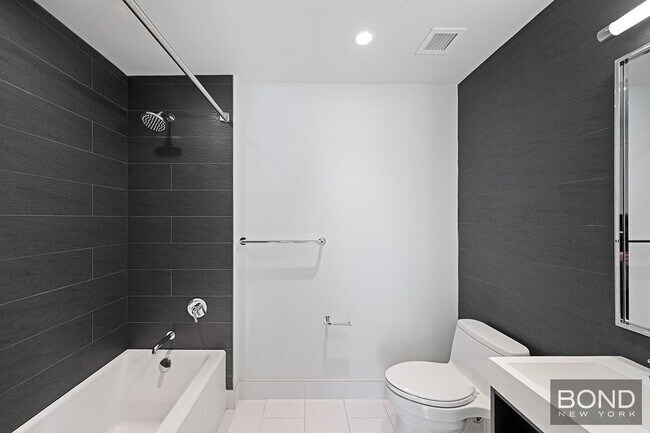 Building Photo - 555 Tenth Avenue