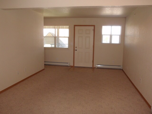 Foto del edificio - Heat paid two story apartment