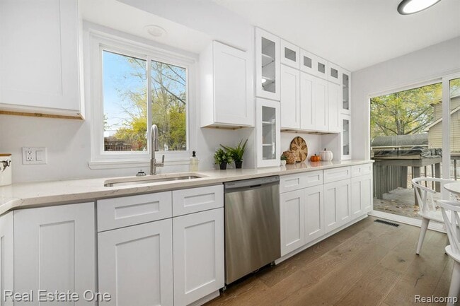 Building Photo - 4910 Chipman Dr