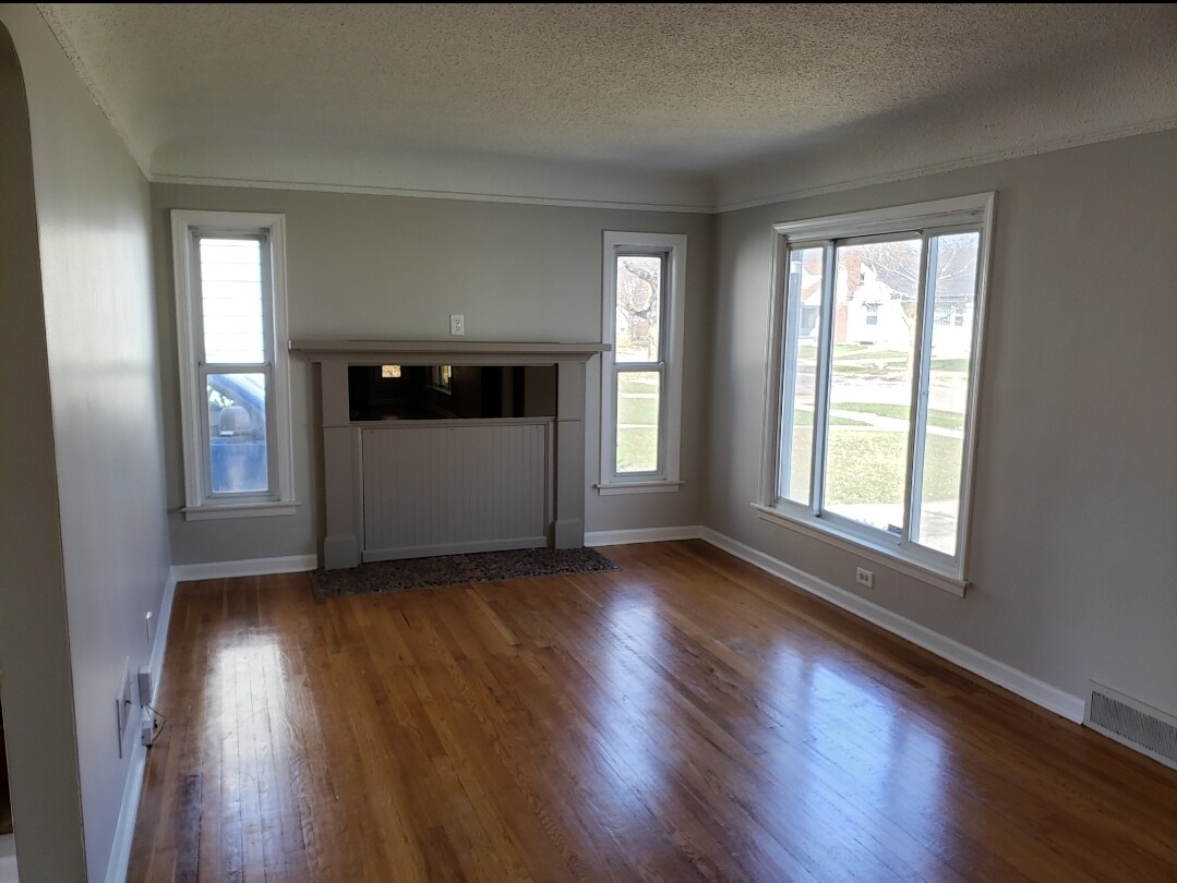 Primary Photo - 606 S Lynch St
