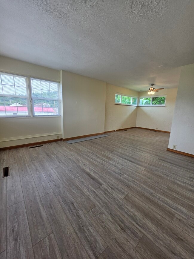Building Photo - 514 Solida Rd