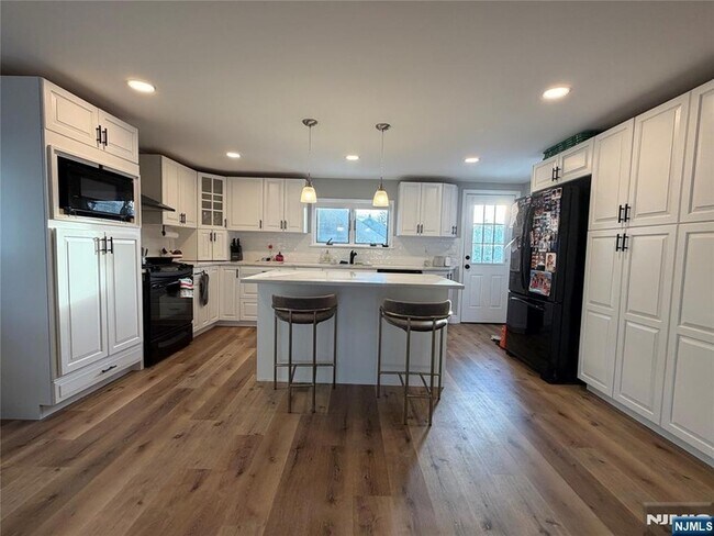 Foto del edificio - 200 Forest Ave