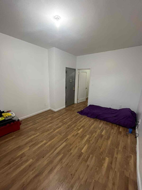 Foto del edificio - 423 Throop Ave