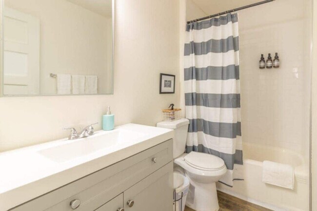 Foto del edificio - 3912 Crestview Dr