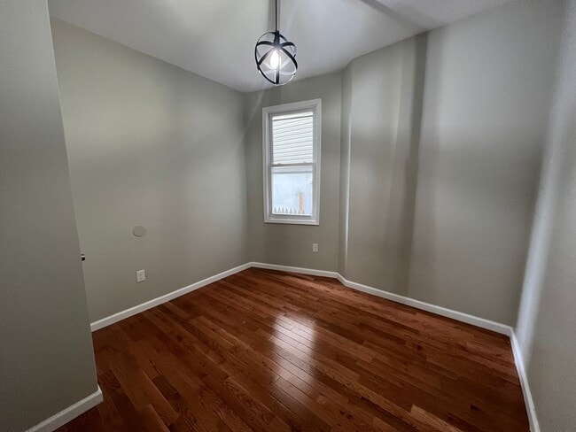 Building Photo - 43 E Kinney St