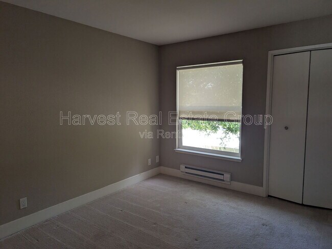 Building Photo - 218 Shoreline Ct