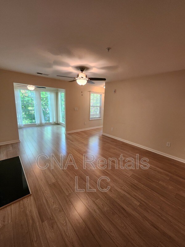 Building Photo - 807 Country Park Dr