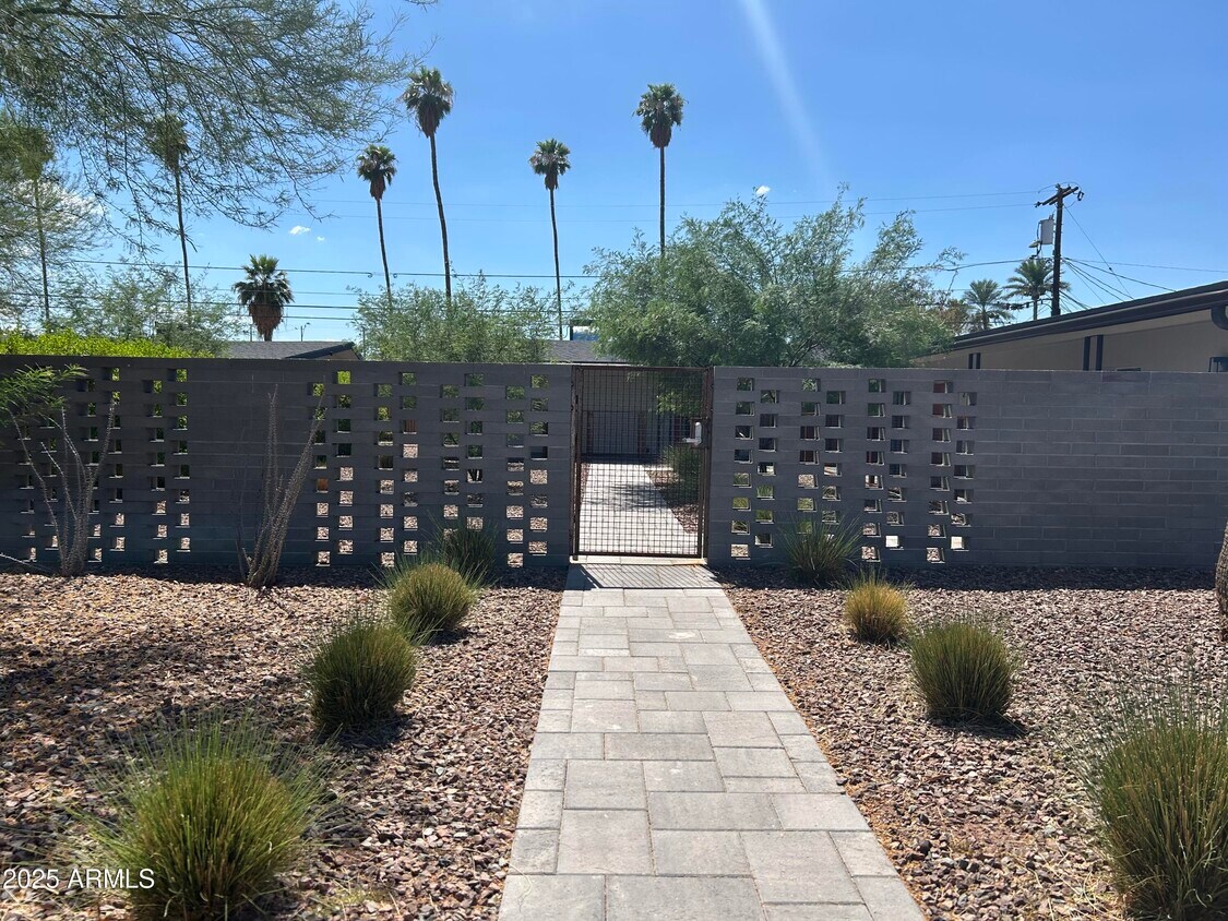 Foto principal - 3332 N 66th Pl