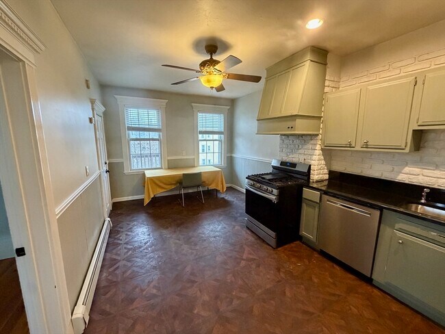 Foto del edificio - 324 Chelsea St