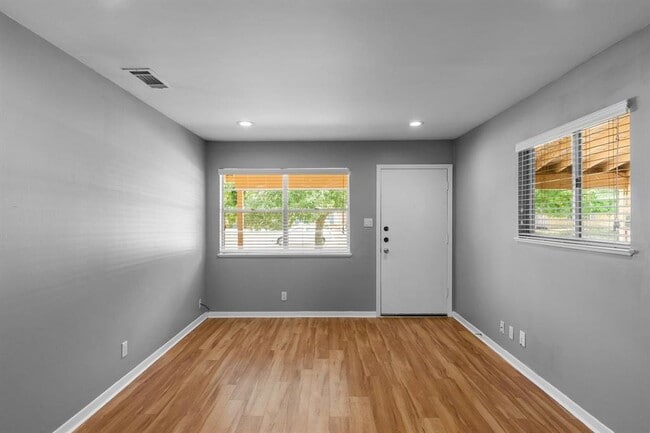 Building Photo - 2205 Lanier Dr