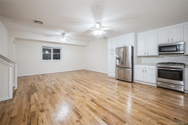 Building Photo - 140 Woodside Ave