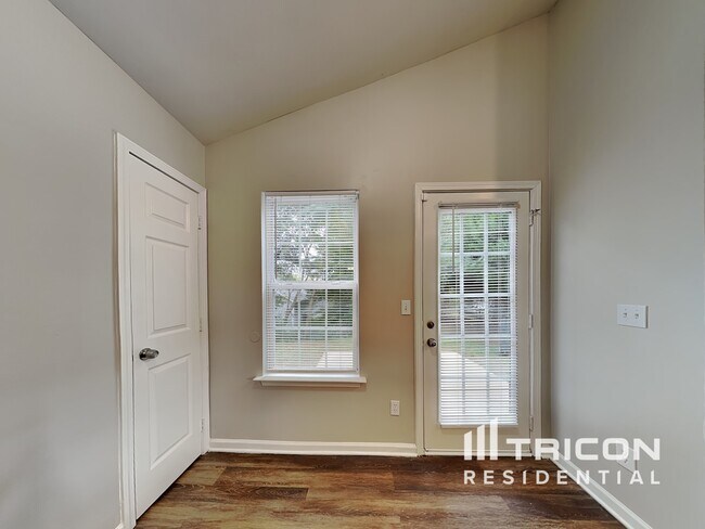 Building Photo - 842 Lakehill Road Charlotte NC