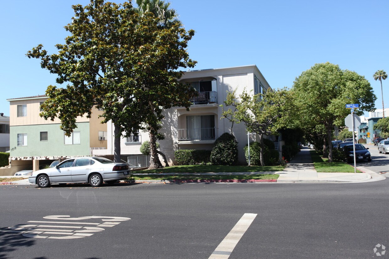 Building Photo - 914 Arizona Ave