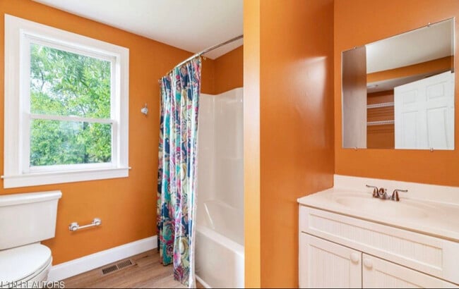 Building Photo - 2306 Whittle Springs Rd