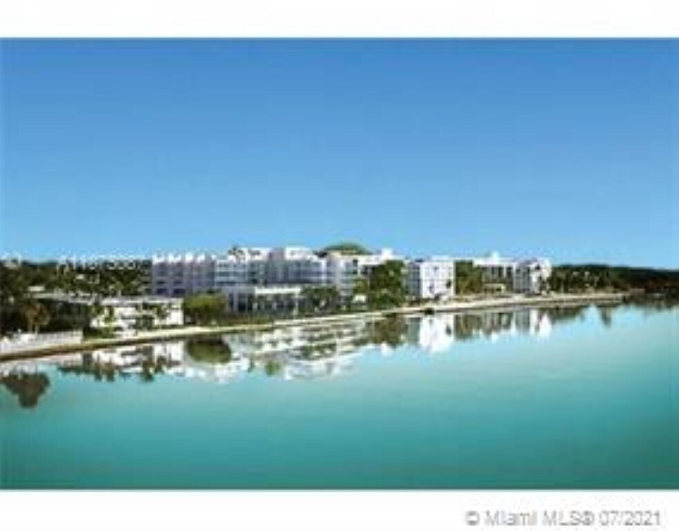 Foto del edificio - 720 NE 62nd St