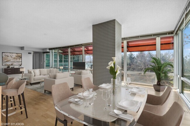 Foto del edificio - 9715 Woods Dr