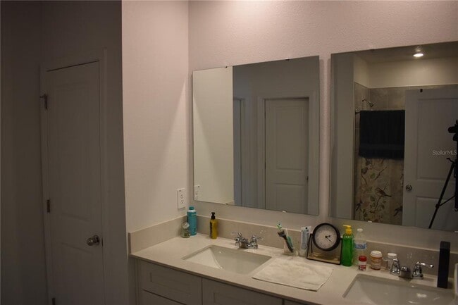 Building Photo - 1406 Deepwater Cir