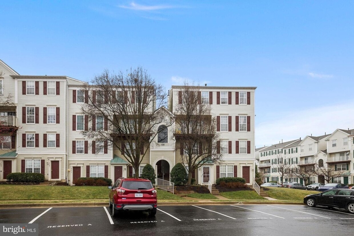 21875 Elkins Ter Unit One Room Available, Sterling, VA 20166 Condo
