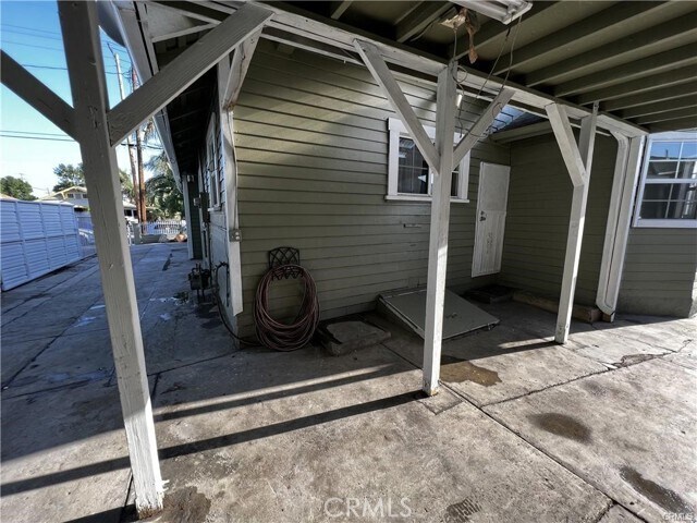 Building Photo - 1336 Oak St