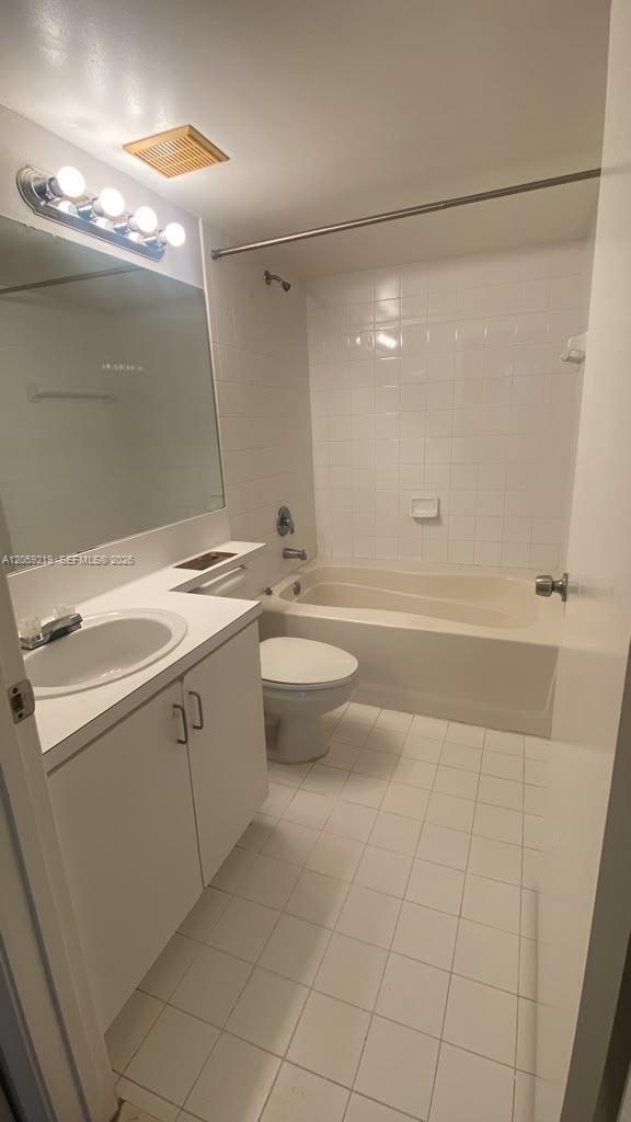 Foto del edificio - 2041 Renaissance Blvd