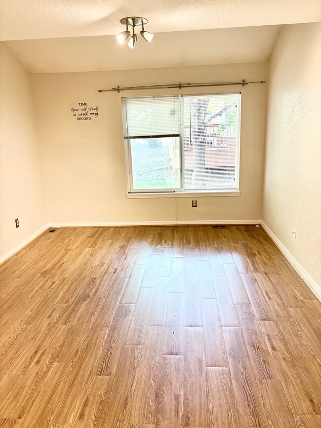 Foto del edificio - 12450 E Iliff Pl