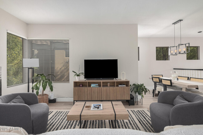 Foto del edificio - 7887 N 16th St