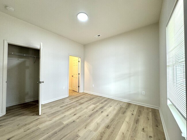 Foto del edificio - 2411 Washington Ave