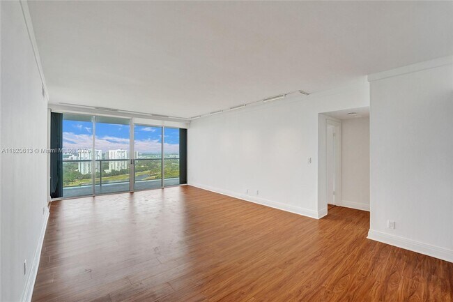 Foto del edificio - 20281 E Country Club Dr