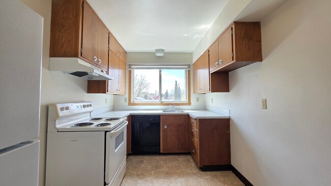 Building Photo - 908 8th St S