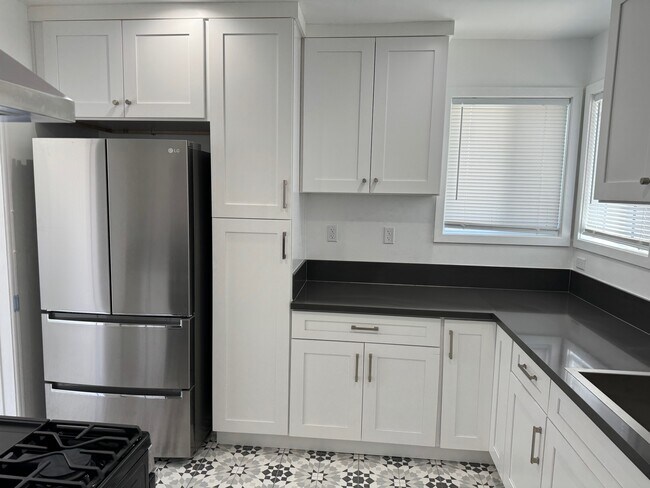 Foto del edificio - 17204 Crenshaw Blvd