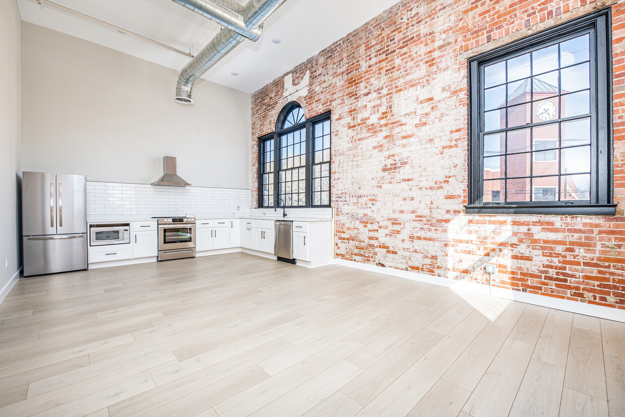 Primary Photo - 301 N Loudoun St
