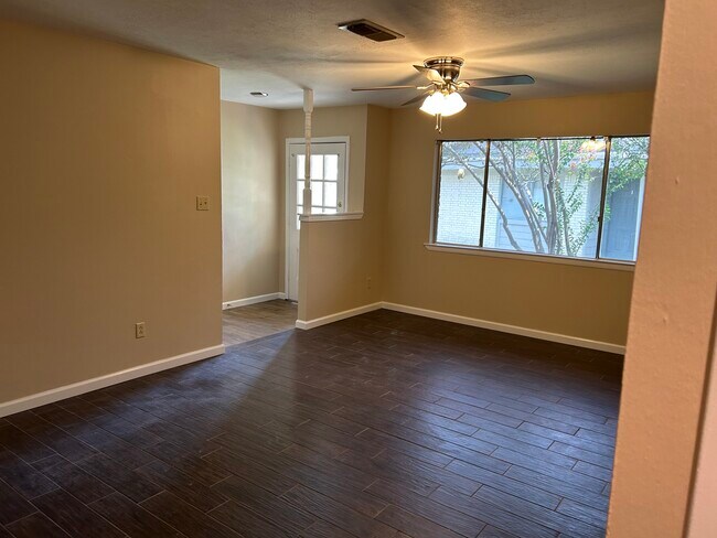 Building Photo - 1710 Trinity Pl