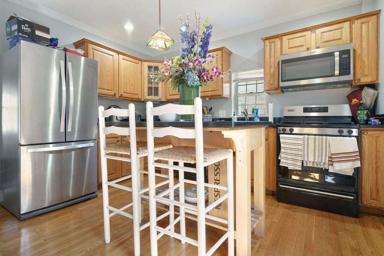 Primary Photo - 675 E 8th St