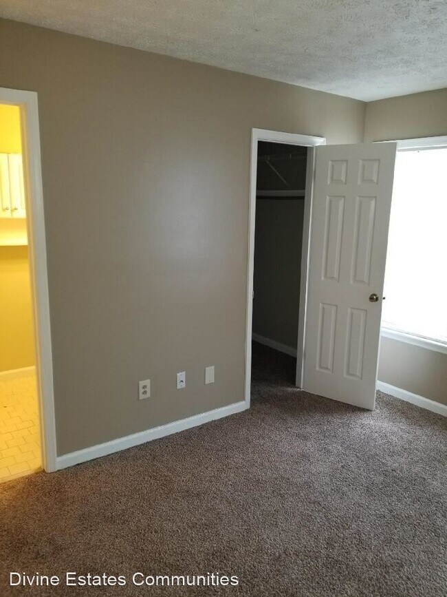 Building Photo - 2 br, 2.5 bath House - 1022 Thornewood Lane