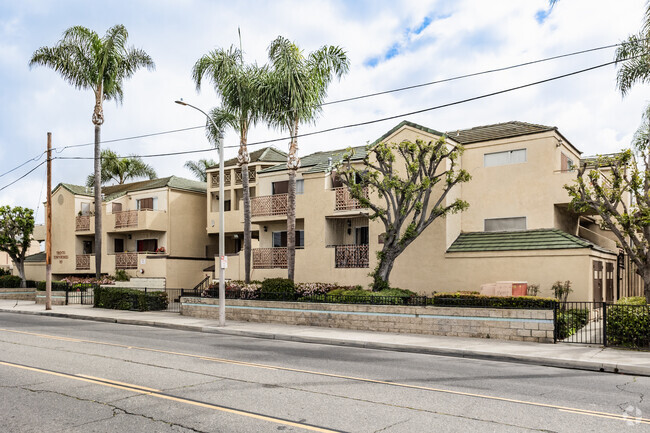 Building Photo - Emerald Terrace Apartments 1