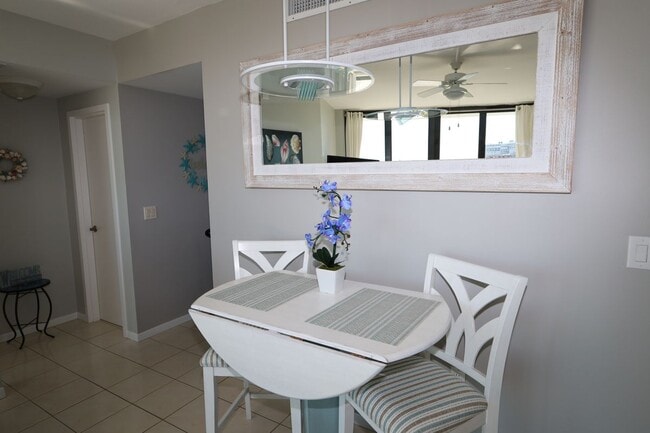 Foto del edificio - 58 N Collier Blvd