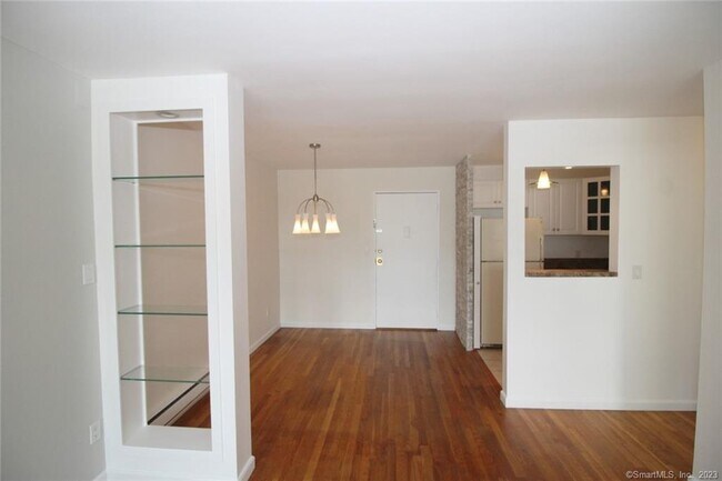 Foto del edificio - 637 Cove Rd