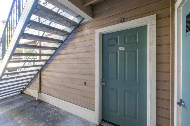Foto del edificio - 2702 Somerset Park Cir