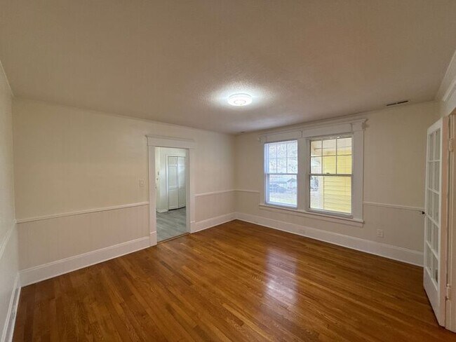 Building Photo - 1516 Pleasant Plains Rd