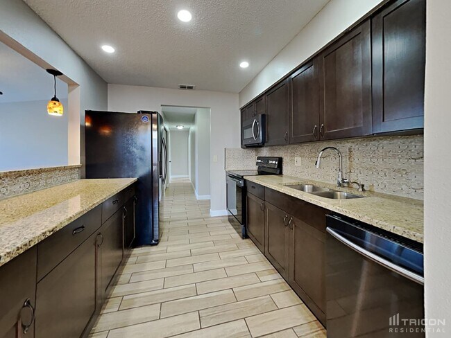 Foto del edificio - 1237 Edgerton Dr