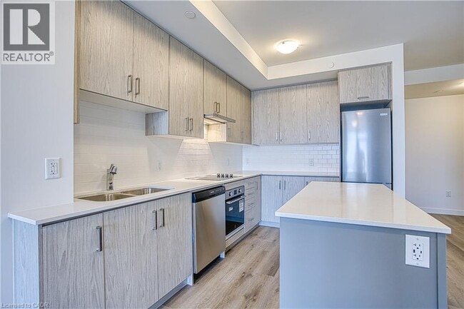 Building Photo - 461 Green Rd