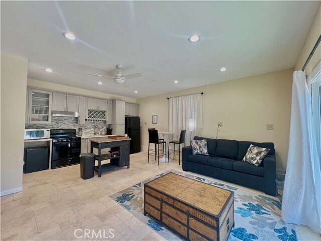 Foto del edificio - 17401 Raymer St