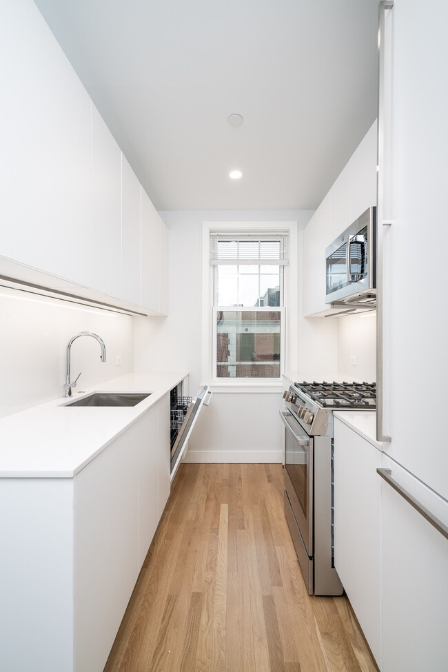 Building Photo - 336 Harvard St