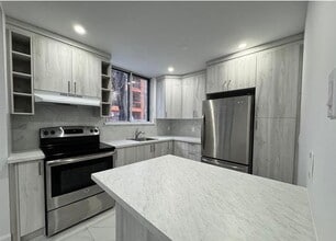 Building Photo - 720 Av. Marin