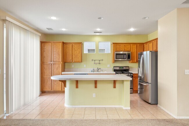 Building Photo - Charming 3 Bedroom 2.5 Bath 2 Story Home