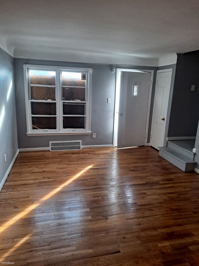 Building Photo - 2 br, 1 bath Duplex - 11351 Greiner St
