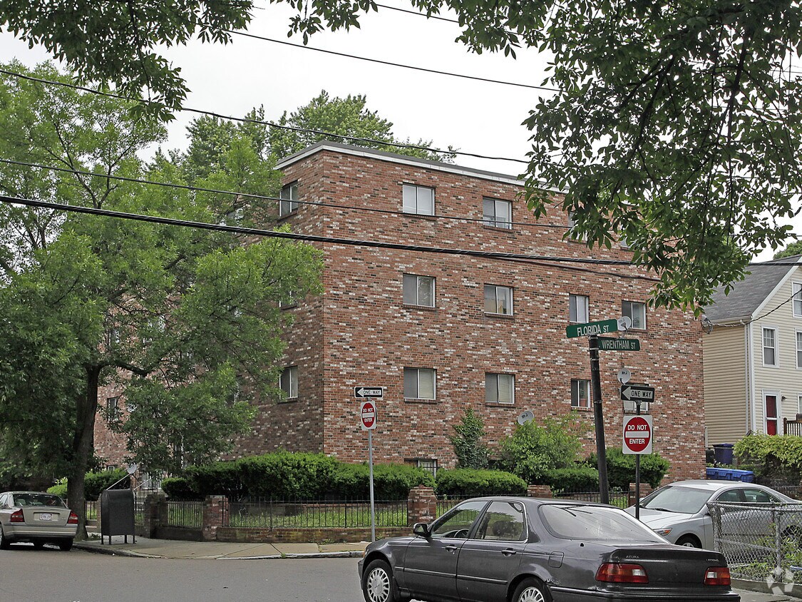 Foto del edificio - 106 Wrentham St